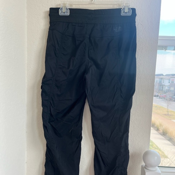 COPY - The North Face Women’s Aphrodite 2.0 Capris - Picture 2 of 4